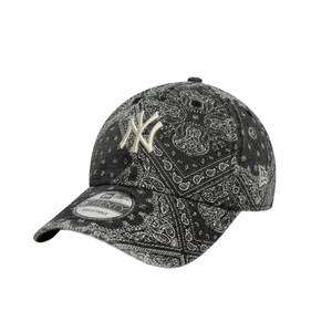 כובע NEW ERA לנשים בדוגמת בנדנה שחורה