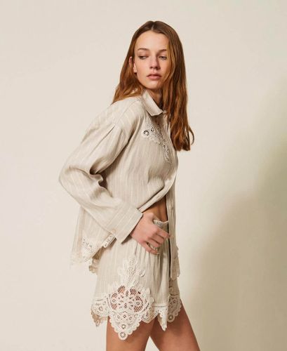 Linen blend jacquard shirt with lace
