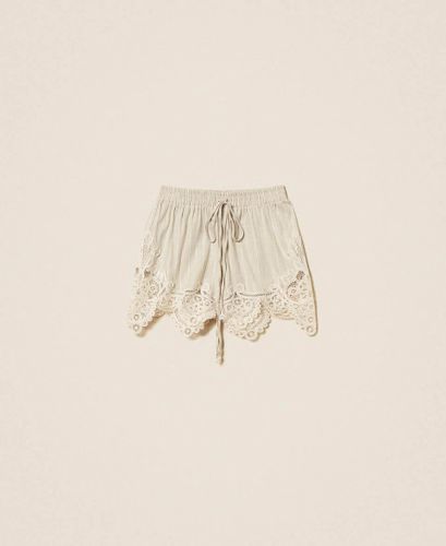 Linen blend jacquard shorts with lace