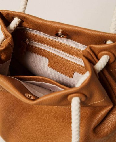 Bucket bag with rope handles