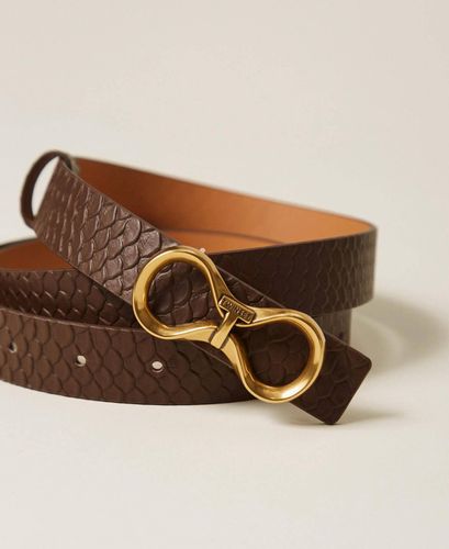Leather belt with logo buckle