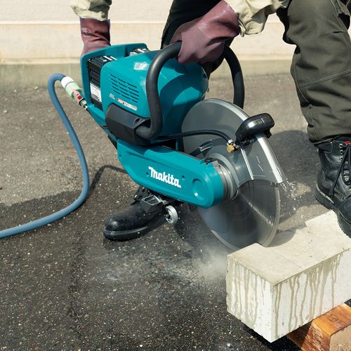 שימוש במסור לחיתוך מתכת ובטון 2X40V נטען 355 מ