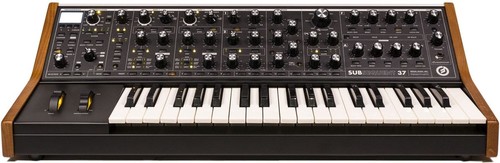Moog Subsequent 37 זווית נוספת 1