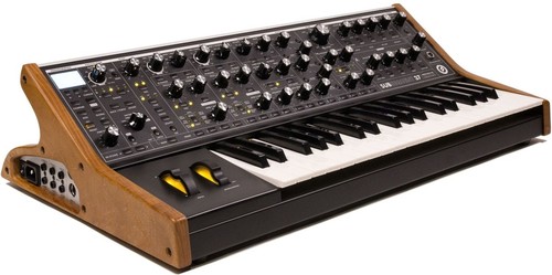 Moog Subsequent 37 זווית נוספת 2