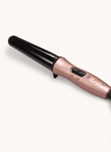 ערכת מיני לעיצוב שיער 3-ב-1 Noa Kirel Beauty – מייבש, מחליק ומסלסל עם תיק נסיעות מתוך קולקציית ספא ופינוק (תצוגה מזווית עליונה) - פריט מעוצב לעיצ