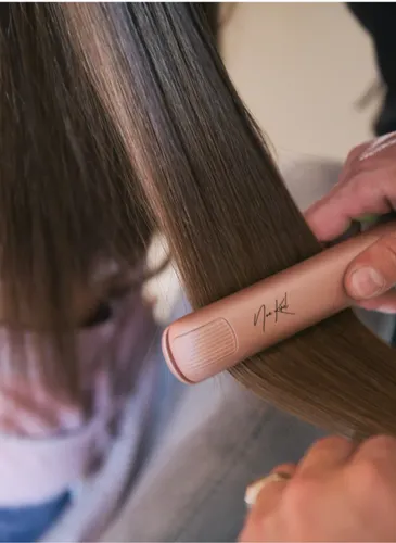 ערכת מיני לעיצוב שיער 3-ב-1 Noa Kirel Beauty – מייבש, מחליק ומסלסל עם תיק נסיעות מתוך קולקציית ספא ופינוק (תמונת מוצר) - איכות פרימיום בלתי מתפשר