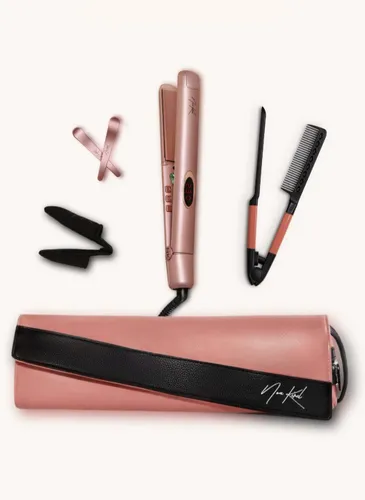 מחליק שיער טורמלין אינפרא אדום STYLISTA מבית Noa Kirel Beauty – כולל תיק נסיעות ואביזרים מתוך קולקציית ספא ופינוק (דגם מלא) - קל לניקוי ותחזוקה ל