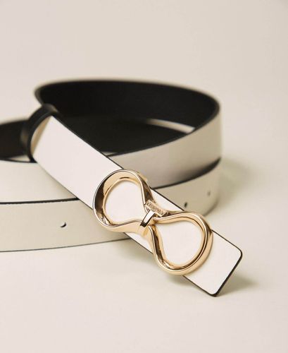 Reversible leather belt with logo