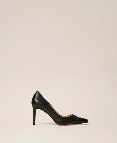 High heeled leather court shoes