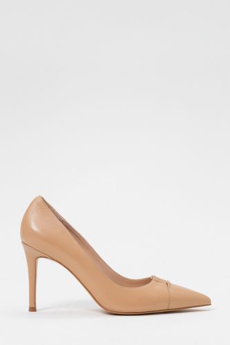High heeled leather court shoes