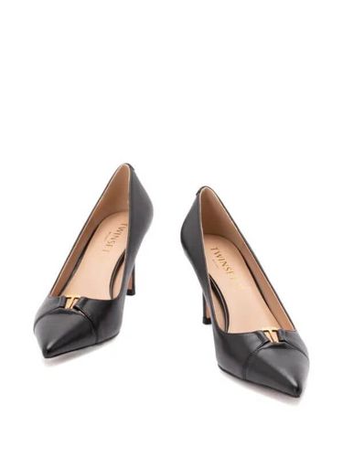 Mid heel leather court shoes