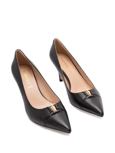 Mid heel leather court shoes