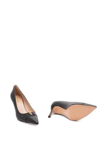 Mid heel leather court shoes
