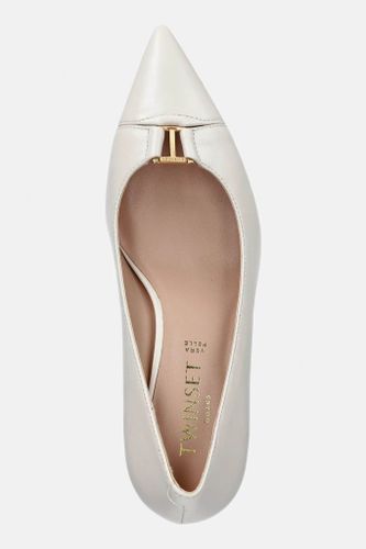 Mid heel leather court shoes