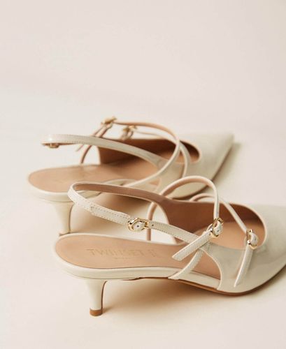 Sling back court shoes with straps
