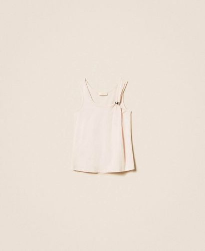 Tank top with clip