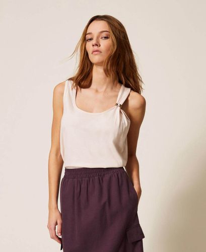Tank top with clip