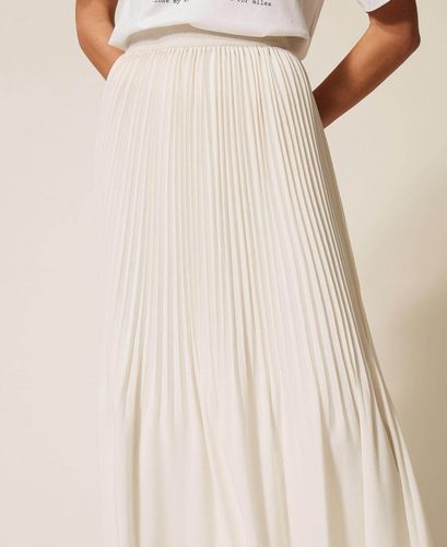Pleated crêpe de Chine long skirt