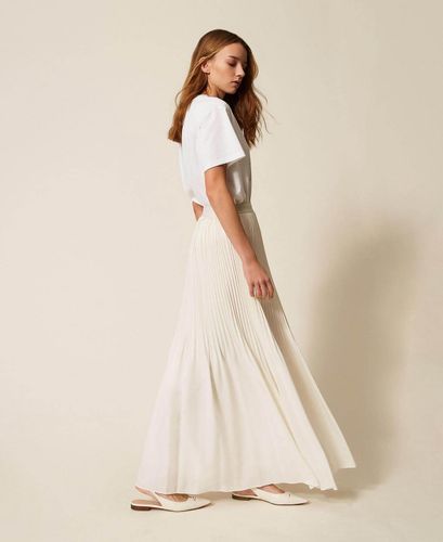 Pleated crêpe de Chine long skirt