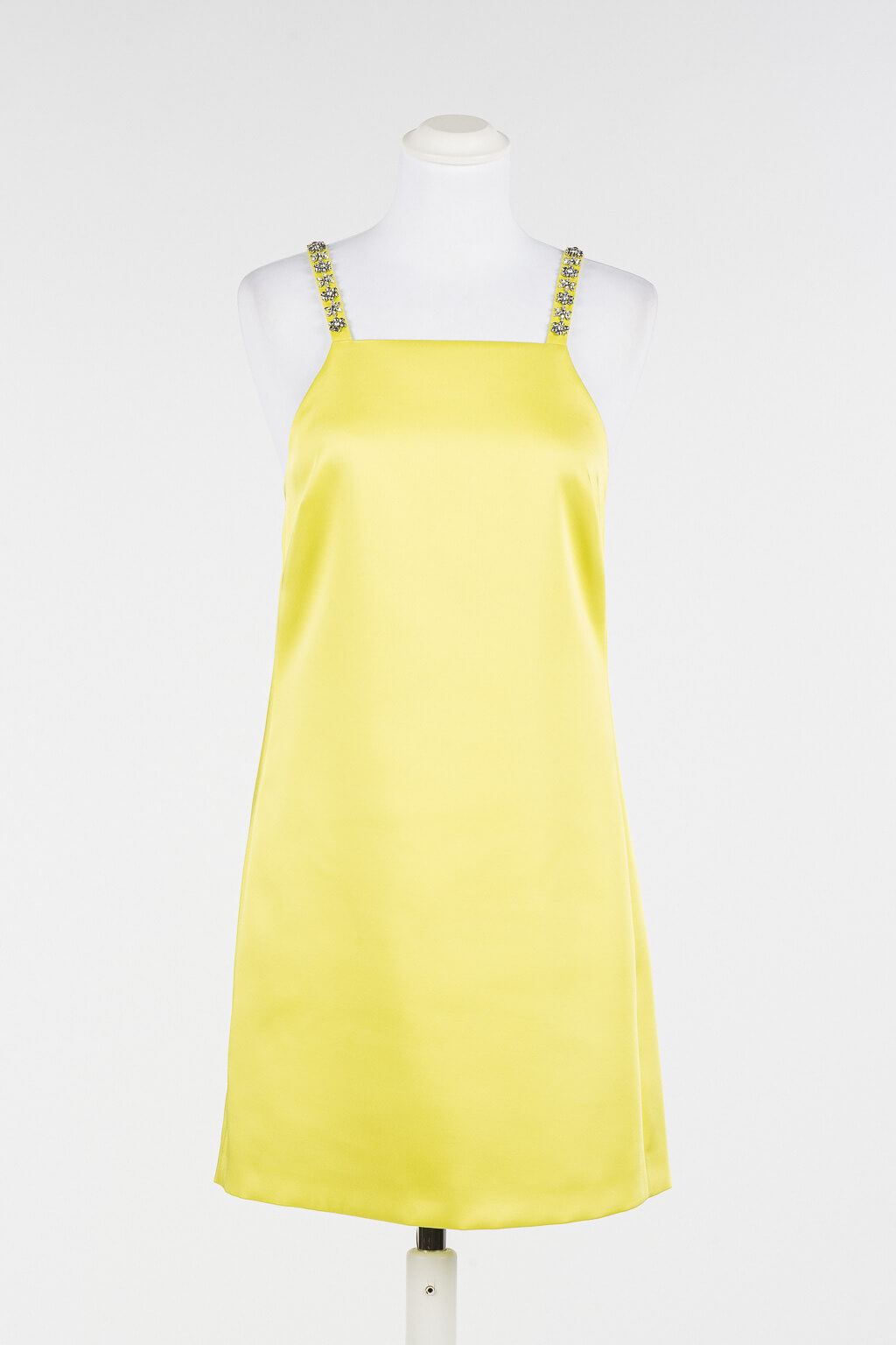Short duchesse dress with embroidery