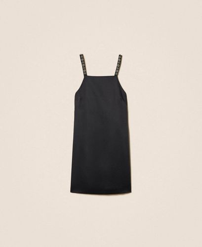Short duchesse dress with embroidery