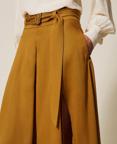 Long twill skirt with belt