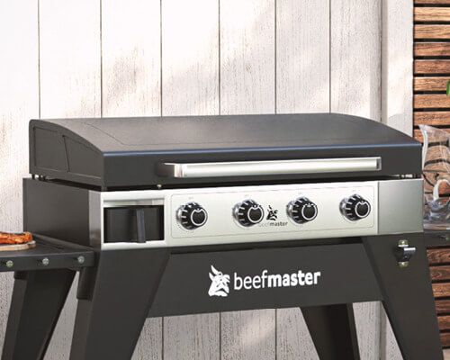 גריל פלאנצ'ה Beefmaster 4 מבערים עם פלטת פלדה מיצקת 4 מילימטר מכסה מדפי צד מתקפלים 4 גלגלים מערכת הצתת JET