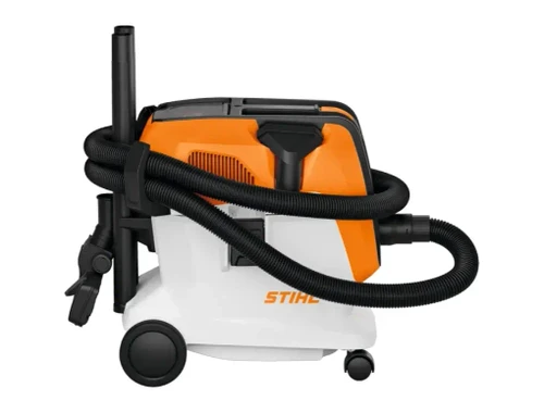 שואב אבק אלחוטי STIHL SEA 100 L לניקוי רטוב ויבש עם צינור יניקה ואחסון אביזרים מובנה