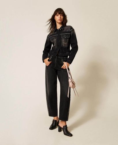 Barrel jeans with studs