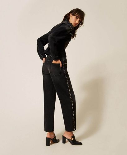 Barrel jeans with studs