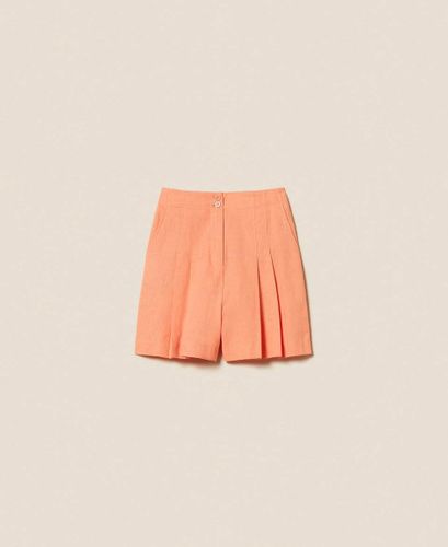 Linen blend shorts with pleats