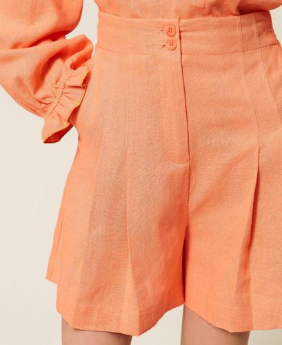 Linen blend shorts with pleats