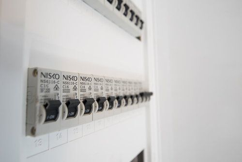  מפסק אוטומטי זעיר ביתי 6KA אופיין C חד פאזי NS6106-C 1P 6A 