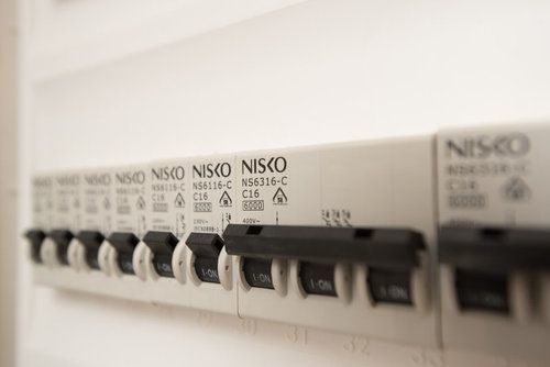  מפסק אוטומטי זעיר ביתי 6KA אופיין C תלת פאזי NS6350-C 3P 50A 
