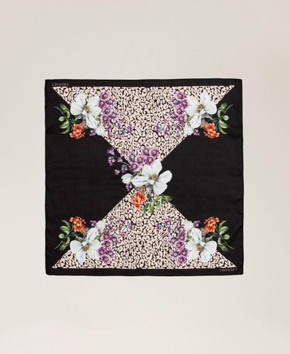 Foulard with floral print