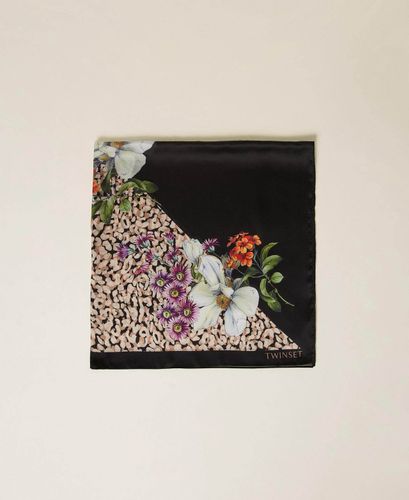 Foulard with floral print