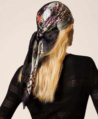Foulard with floral print