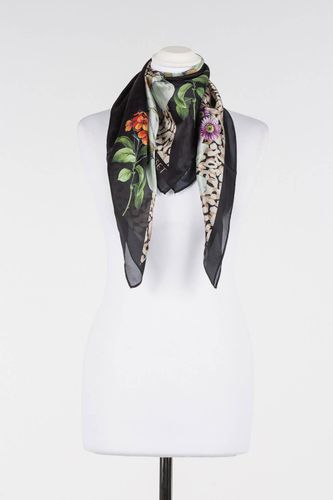 Foulard with floral print