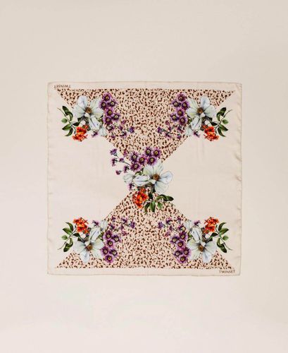 Foulard with floral print