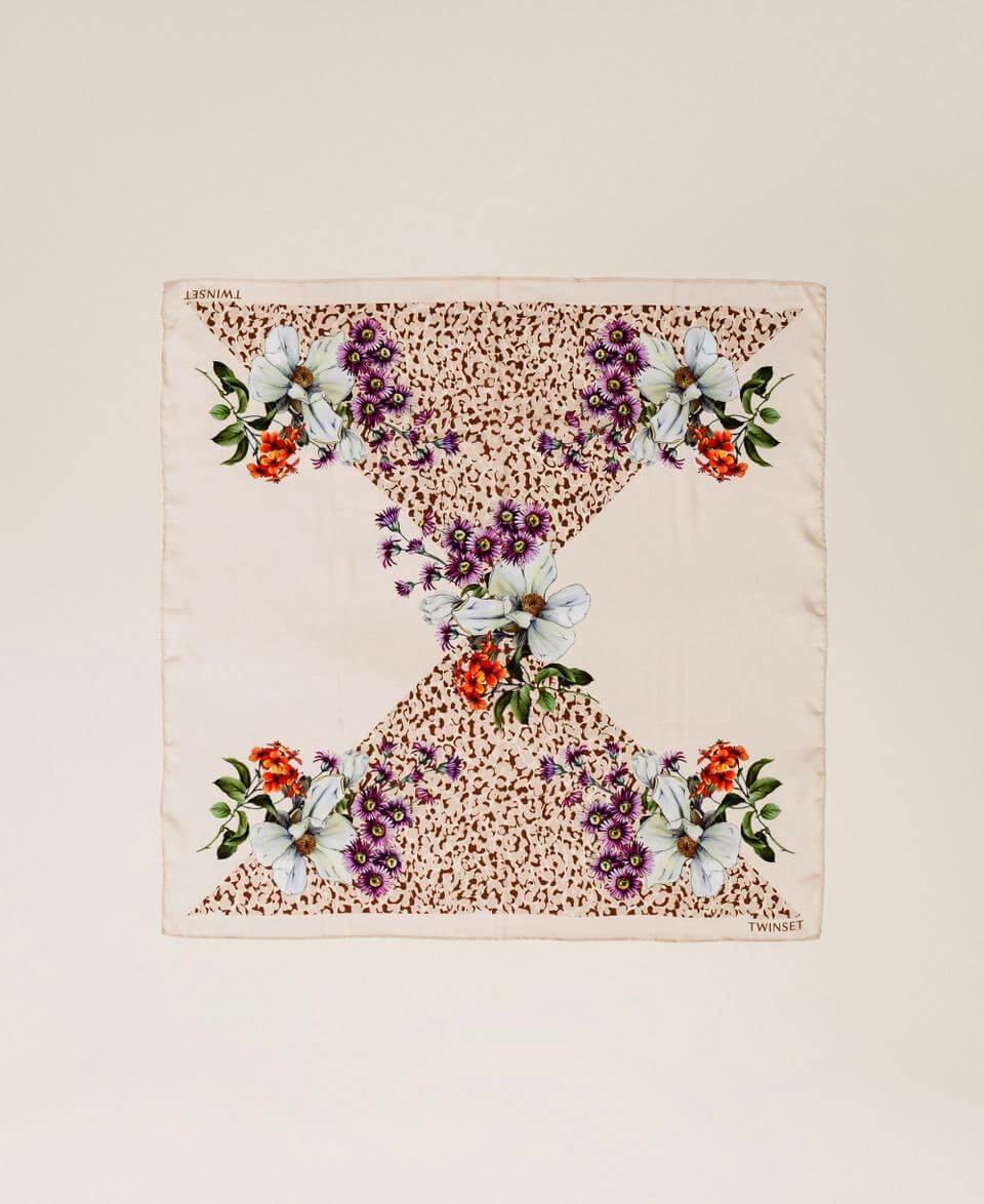 Foulard with floral print