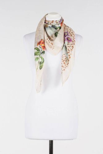 Foulard with floral print