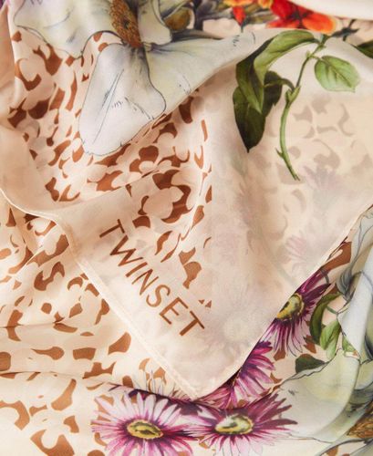 Foulard with floral print