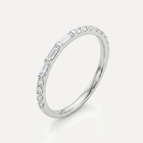 טבעת משובצת מלבנים ואבנים עגולות