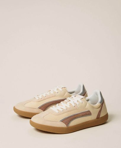 Trainers with contrasting inserts