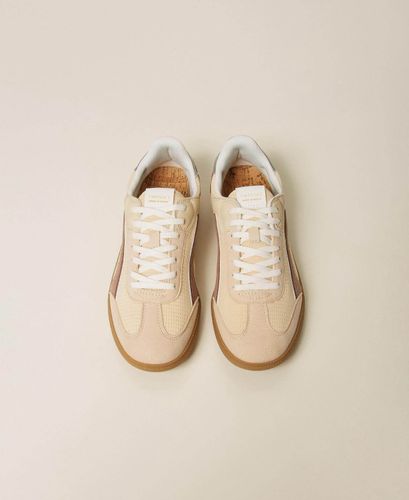 Trainers with contrasting inserts