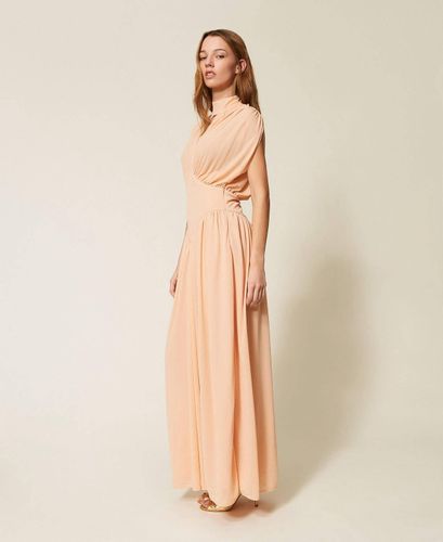 Full length dress with gathering
