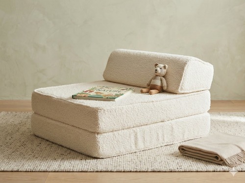 ספת נפתחת Coco מבד טדי בצבע Cotton White – כורסה שהופכת למיטה - מאמו