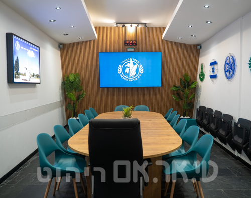 חדר ישיבות - אנדרטת משמר הגבול