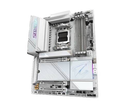 לוח אם GIGABYTE X870E AORUS PRO ICE WIFI7 ATX DDR5 AM5 BT 2. - זווית נוספת