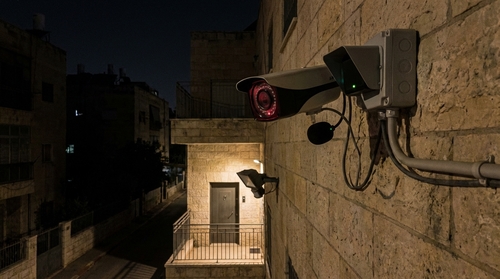 מצלמות + מיקרופון: המדריך המלא להוספת שמע למערכת האבטחה שלכם